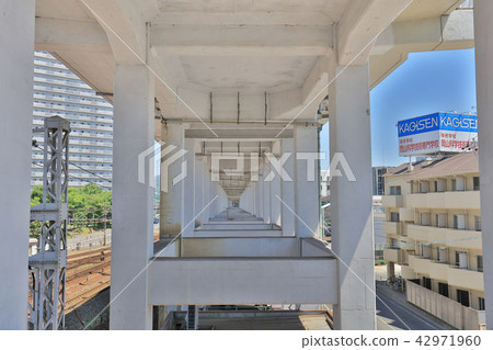 a Walk way down of overpass at the city a Walk way down of overpass at the city 42971960
