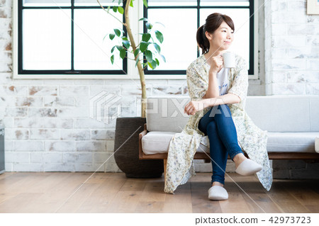 年輕的女士（咖啡） 42973723