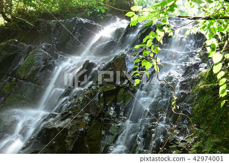 2018 A gentle flowing one waterfall in summer 42974001
