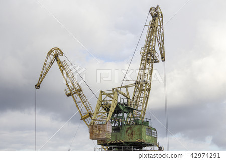 Gantry crane with a gripper, lifting crane. 42974291