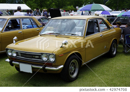 Hit in history for the first time in the North American market Bluebird Japanese car Advanced design ahead of other companies and innovative styling 1800 SSS 42974708