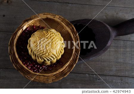 Mooncake ,Chinese mid autumn festival food. Mooncake ,Chinese mid autumn festival food. 42974943