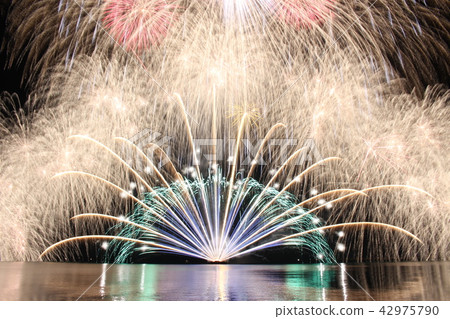 霞煙火大會海上煙花 霞煙火大會海上煙花 42975790
