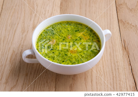 Green soup with asparagus and small sausage 42977415