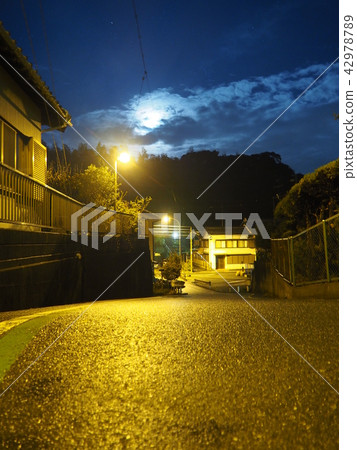 Moonlight Road 42978789