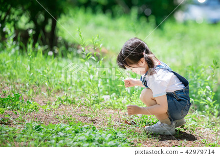 Nature and women's children 42979714