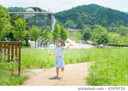 Nature and women's children 42979720