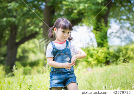 Nature and women's children 42979723