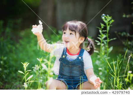 Nature and women's children 42979740