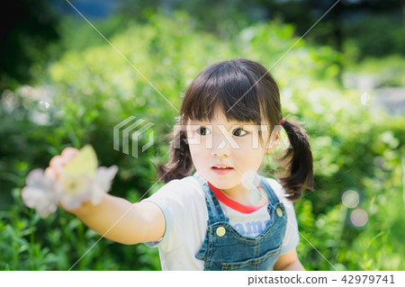 Nature and women's children 42979741