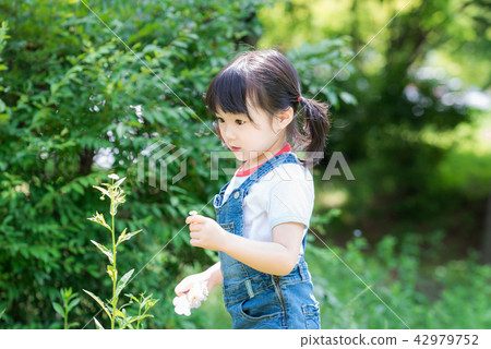 Nature and women's children Nature and women's children 42979752