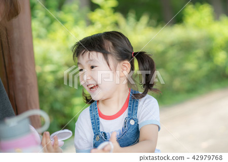 Nature and women's children 42979768