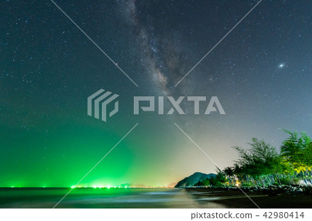 Landscape view of Milky way in night sky 42980414