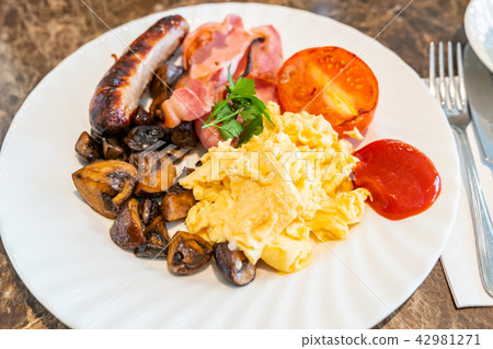 Full English Breakfast 42981271