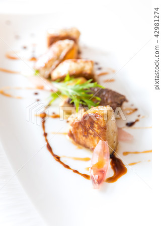 Foie gras, grilled 42981274