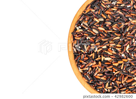 Wild rice in bowl 42982600