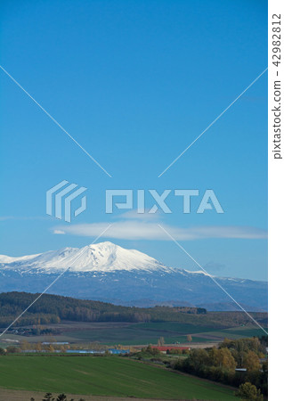 雪冠和山秋天山地震山 雪冠和山秋天山地震山 42982812