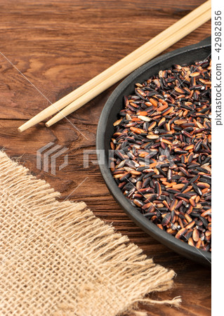 Black rice in pan Black rice in pan 42982856