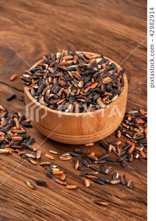 Wild rice in bowl Wild rice in bowl 42982914