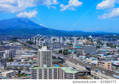 Akita Shinkansen俯瞰岩手山火山，藍天從馬里奧斯蔓延開來 42986573