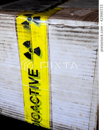 Paper box package of small radioactive material 42990555