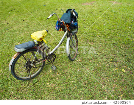 Old bicycle of "staff" 42990564