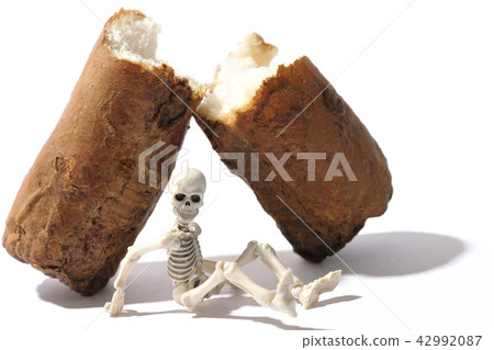 Fracture osteoporosis falling butt-bottom Fracture osteoporosis falling butt-bottom 42992087
