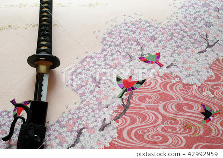 美麗的Furoshiki主要模式日本劍拔公雞 42992959