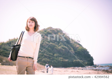 Women tourist spot Women tourist spot 42994562