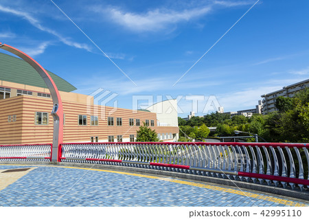 從Minami-Osawa Rondo人行橋看的城市風景 42995110