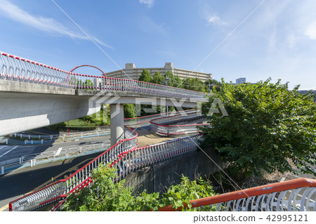 從Minami-Osawa Rondo人行橋看的城市風景 42995121