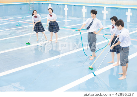 A high school student 42996127