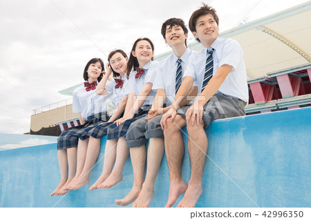 一個高中生 一個高中生 42996350