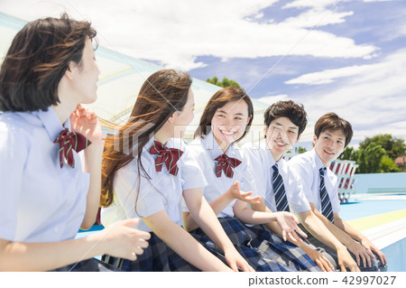 一個高中生 42997027