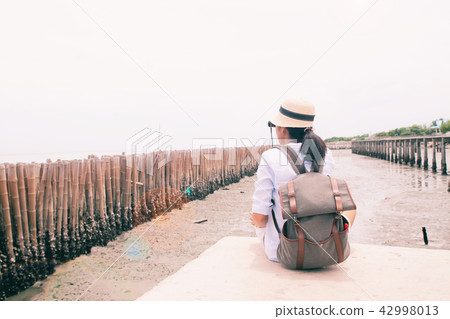 Rear view of woman traveler with backpack 42998013