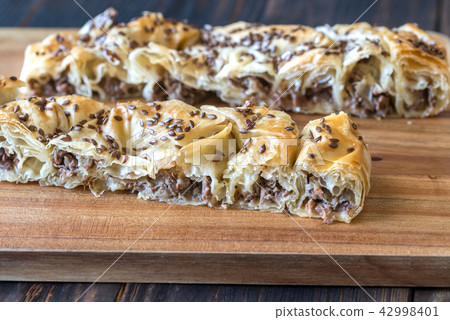 Spiral phyllo pie with veal filling 42998401