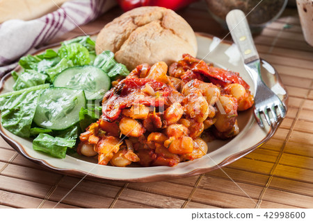 Baked giant beans with tomato sauce Baked giant beans with tomato sauce 42998600