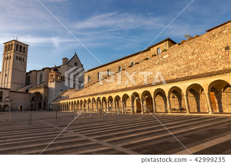 colonnade of the square colonnade of the square 42999235
