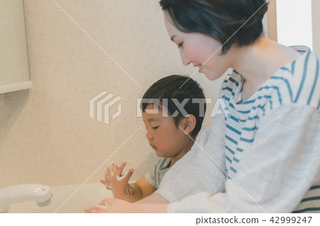 hand-washing, lavatory, restroom 42999247