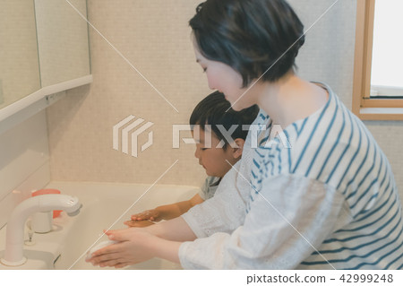 hand-washing, lavatory, restroom 42999248