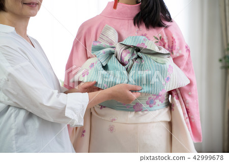 和服,穿著 和服,穿著 42999678