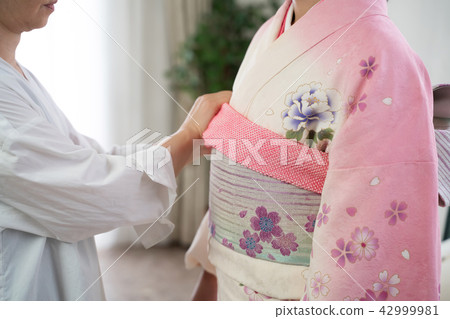 Kimono, dressing, flying Kimono, dressing, flying 42999981