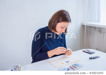 Designer making handmade brooch Designer making handmade brooch 43001045