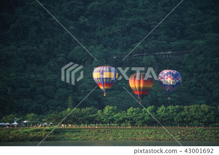 Taoyuan Shimen Reservoir Hot Air Balloon 43001692