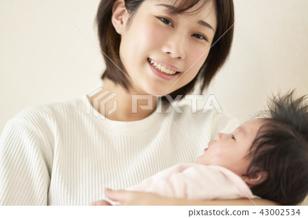 Baby Hugging Family Parents and Children Mother and Child Baby Hugging Family Parents and Children Mother and Child 43002534