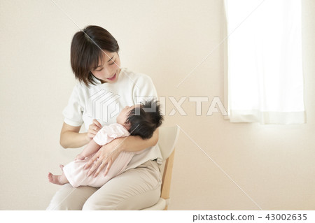 Baby Hugging Family Parents and Children Mother and Child Baby Hugging Family Parents and Children Mother and Child 43002635