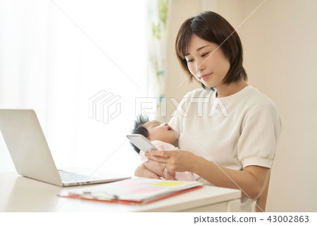 Baby Telecommuting Family 43002863