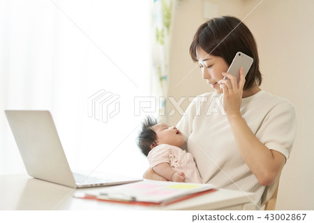 Baby Telecommuting Family 43002867