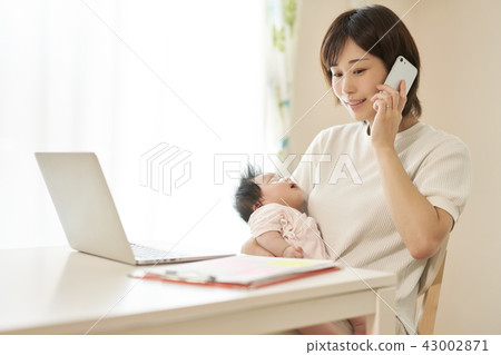 Baby Telecommuting Family 43002871