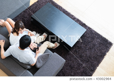 Young family 43002964